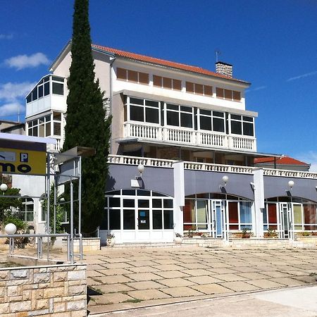 מלון פרימוסטן Vila Primo מראה חיצוני תמונה